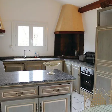 Three-bedroom Holiday In Vakantiehuis Cervione
