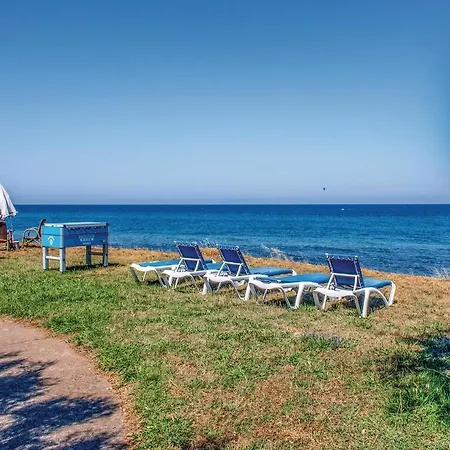 Vakantiehuis Three-bedroom Holiday In *