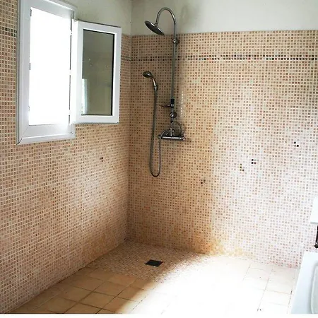 Three-bedroom Holiday In * Cervione