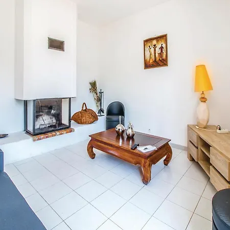 Three-bedroom Holiday In Σπίτι διακοπών *